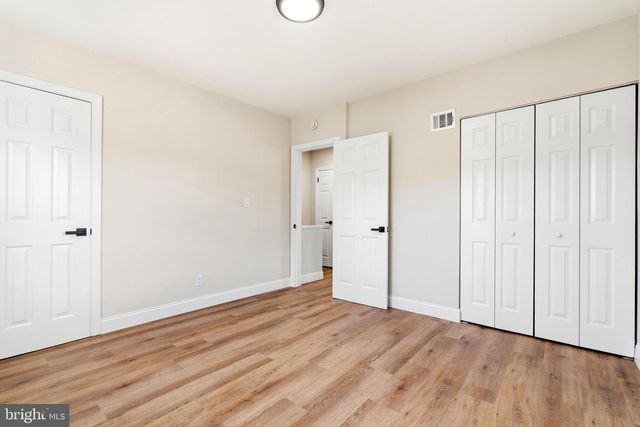 2621 S FOUR MILE RUN DR, Arlington, VA 22206