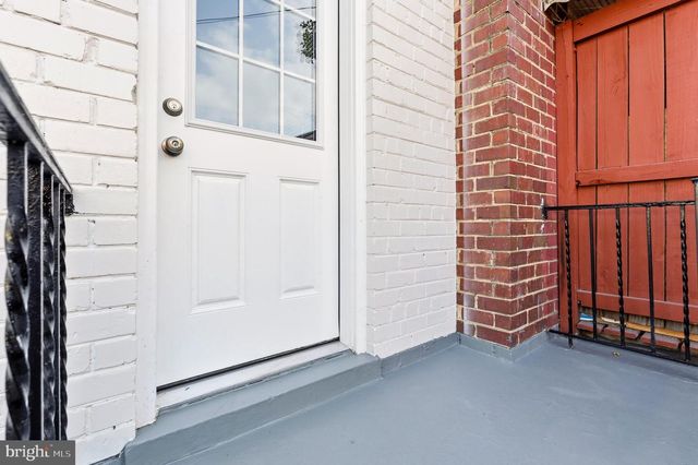 2621 S FOUR MILE RUN DR, Arlington, VA 22206