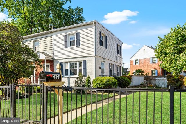 2621 S FOUR MILE RUN DR, Arlington, VA 22206