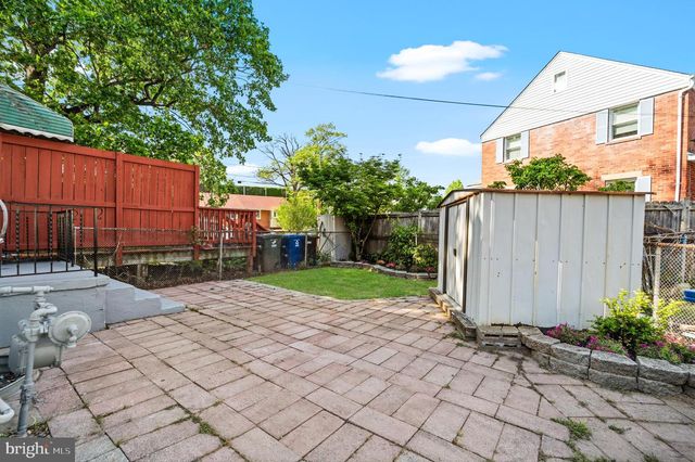2621 S FOUR MILE RUN DR, Arlington, VA 22206