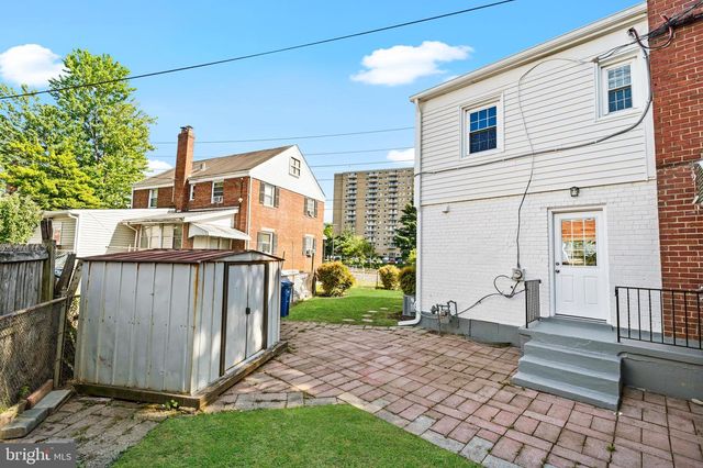 2621 S FOUR MILE RUN DR, Arlington, VA 22206