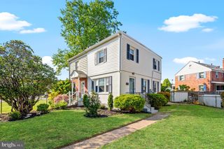 2621 S FOUR MILE RUN DR, Arlington, VA 22206