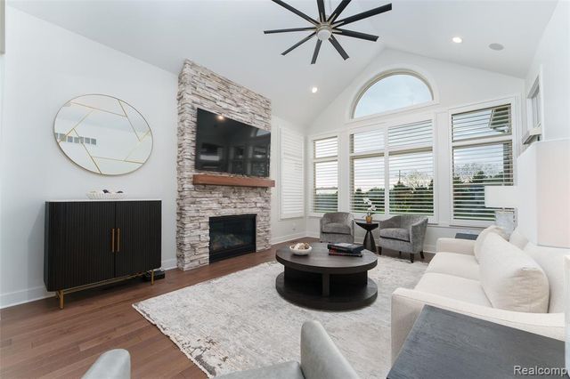 8250 Stoney Creek Drive, South Lyon, MI 48178