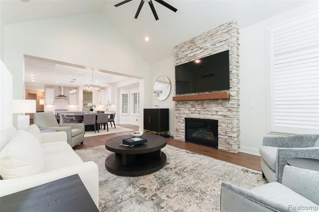 8250 Stoney Creek Drive, South Lyon, MI 48178