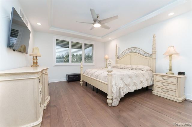 8250 Stoney Creek Drive, South Lyon, MI 48178