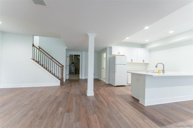 8250 Stoney Creek Drive, South Lyon, MI 48178