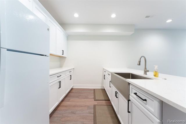 8250 Stoney Creek Drive, South Lyon, MI 48178