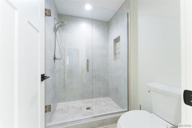 8250 Stoney Creek Drive, South Lyon, MI 48178