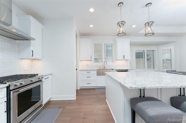 8250 Stoney Creek Drive, South Lyon, MI 48178