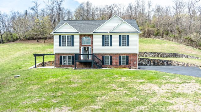 1687 Trinity RD, Troutville, VA 24175