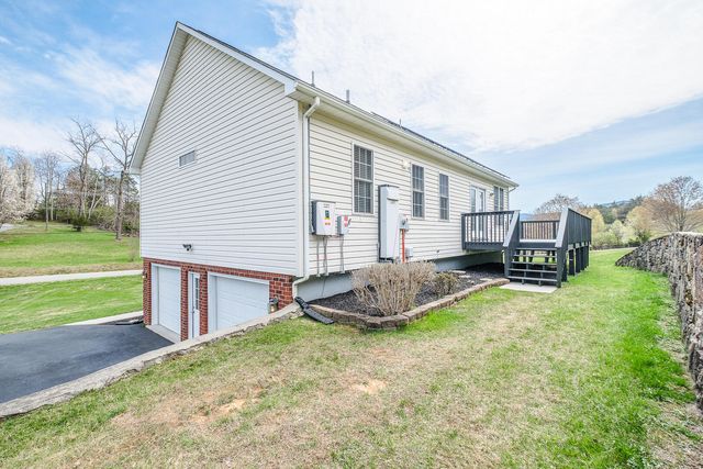 1687 Trinity RD, Troutville, VA 24175