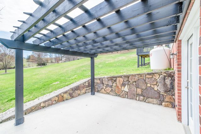 1687 Trinity RD, Troutville, VA 24175