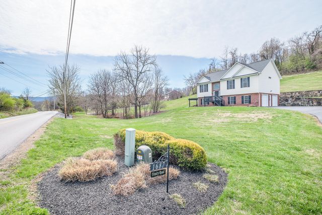 1687 Trinity RD, Troutville, VA 24175