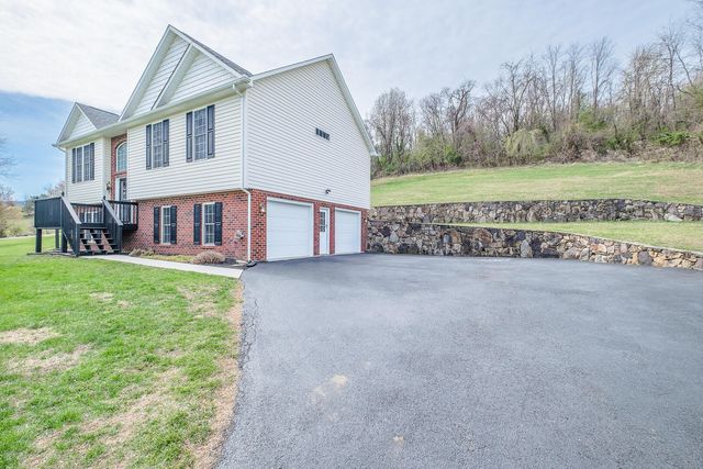 1687 Trinity RD, Troutville, VA 24175