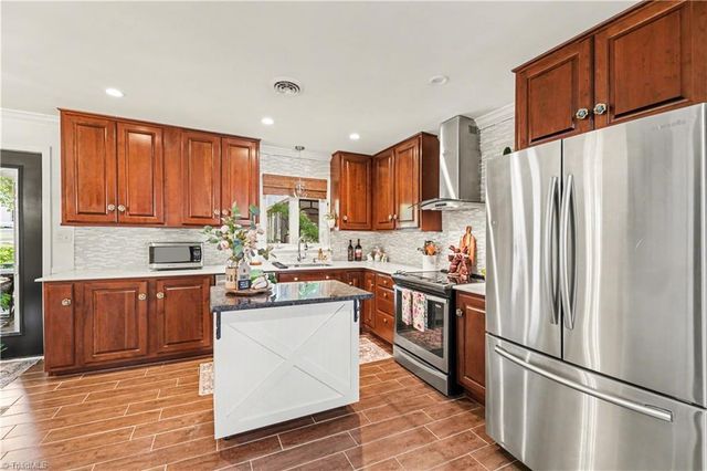 1488 Spring Hill Circle, Kernersville, NC 27284