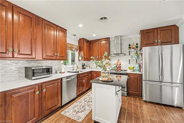 1488 Spring Hill Circle, Kernersville, NC 27284