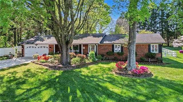 1488 Spring Hill Circle, Kernersville, NC 27284