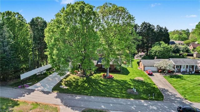 1488 Spring Hill Circle, Kernersville, NC 27284
