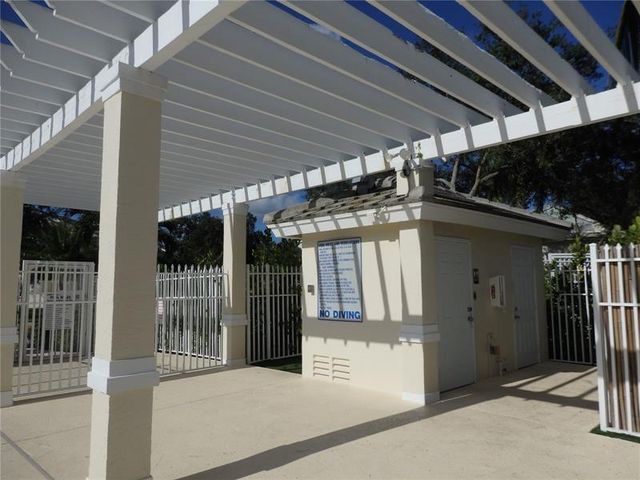 9914 NW 56th Pl, Coral Springs, FL 33076