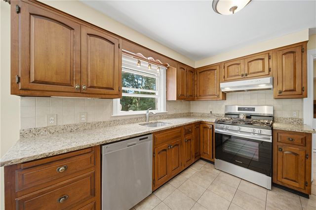 33 Shirley Drive, Cumberland, RI 02864