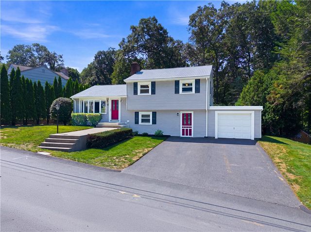 33 Shirley Drive, Cumberland, RI 02864