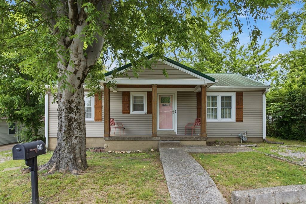 328 N Blakemore Ave, Gallatin, TN 37066