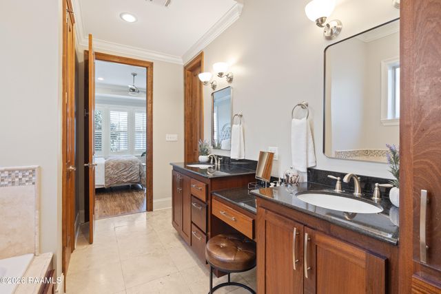 205 W Vallauris Drive, Lafayette, LA 70507