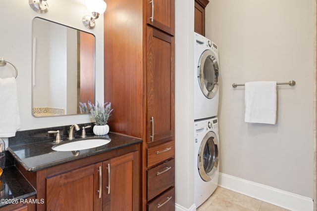 205 W Vallauris Drive, Lafayette, LA 70507