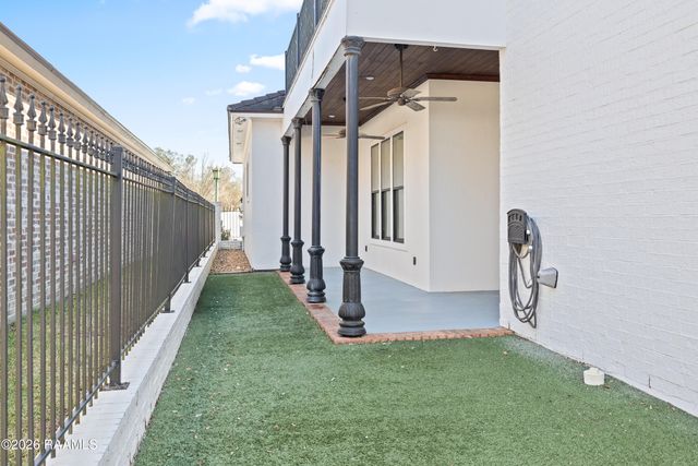 205 W Vallauris Drive, Lafayette, LA 70507