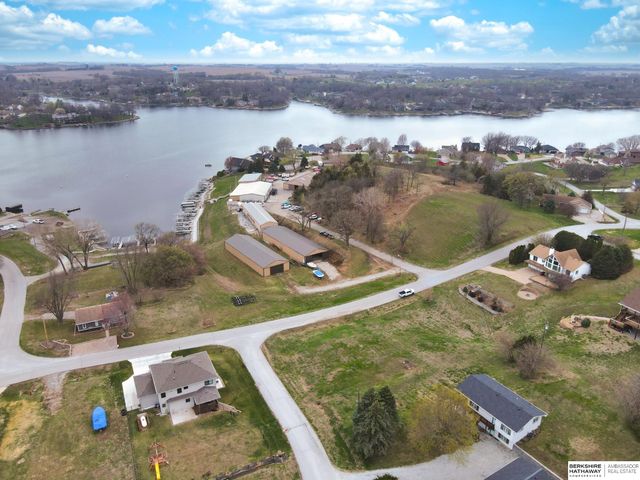 2390 Cambridge Drive, Plattsmouth, NE 68048