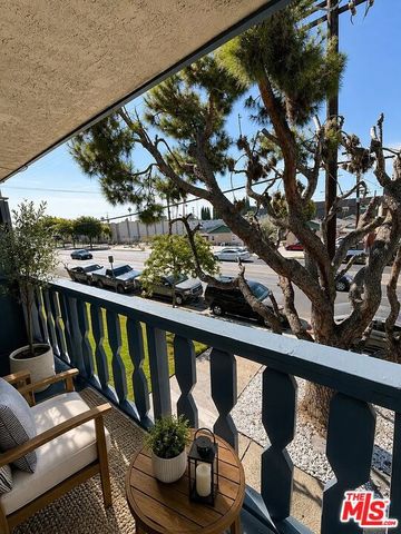 16141 Vanowen Street 3, Los Angeles, CA 91406
