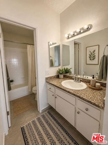 16141 Vanowen Street 3, Los Angeles, CA 91406