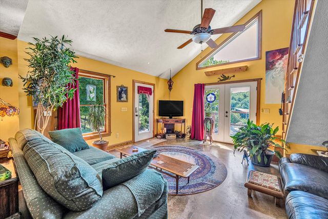 517 Elmer LN, Rocky Mount, VA 24151