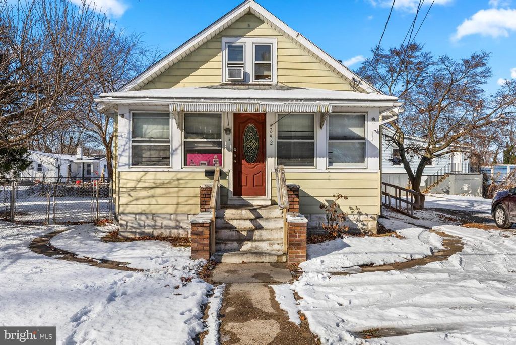 242 N BROAD ST, Carneys Point, NJ 08069