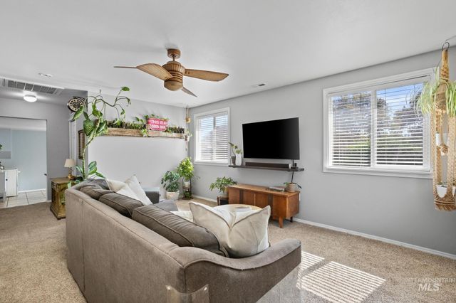 61 N Canyon St, Nampa, ID 83651