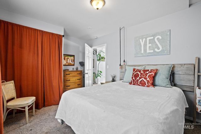 61 N Canyon St, Nampa, ID 83651