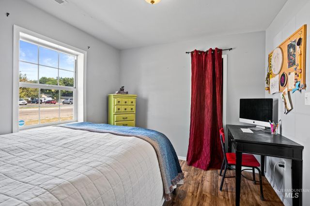 61 N Canyon St, Nampa, ID 83651