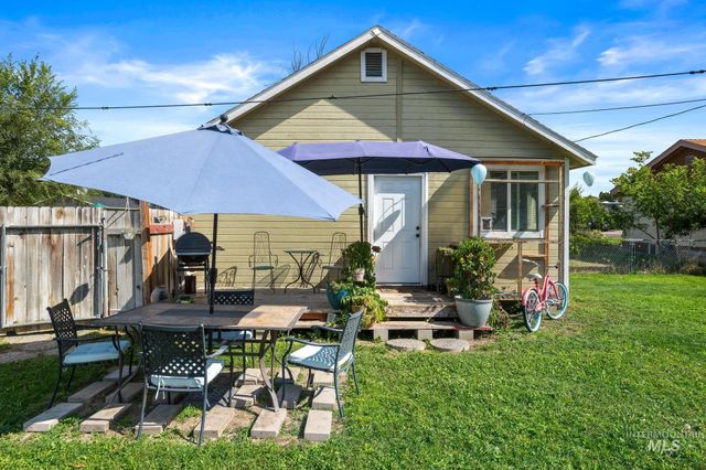 61 N Canyon St, Nampa, ID 83651