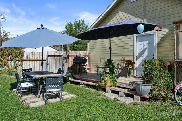 61 N Canyon St, Nampa, ID 83651