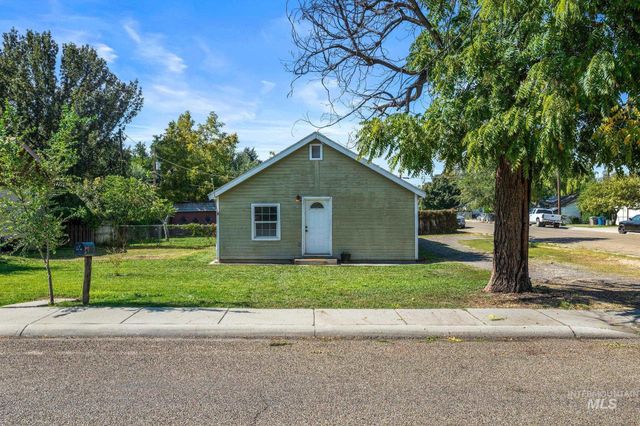 61 N Canyon St, Nampa, ID 83651