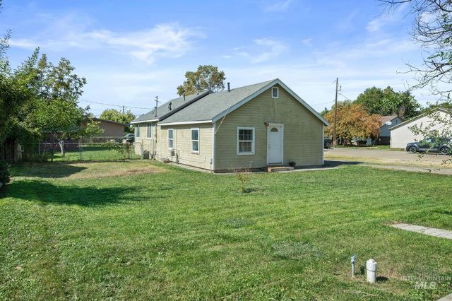 61 N Canyon St, Nampa, ID 83651