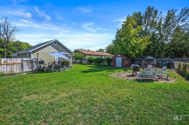 61 N Canyon St, Nampa, ID 83651