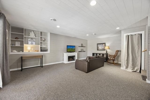 1261 156th Lane NW, Andover, MN 55304