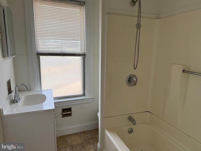 310 N DUPONT RD, Wilmington, DE 19804