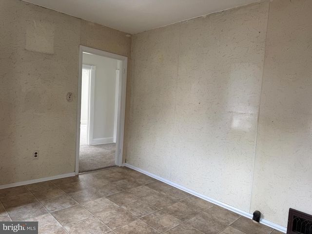 310 N DUPONT RD, Wilmington, DE 19804