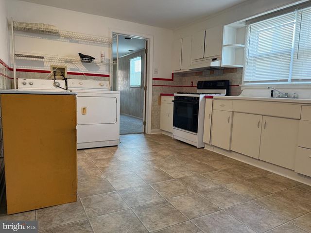 310 N DUPONT RD, Wilmington, DE 19804