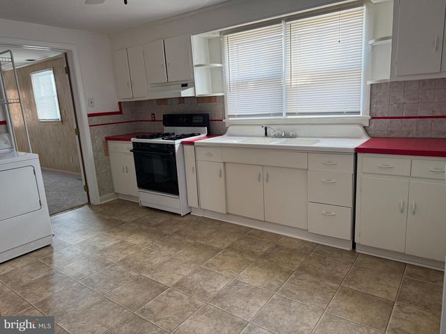 310 N DUPONT RD, Wilmington, DE 19804