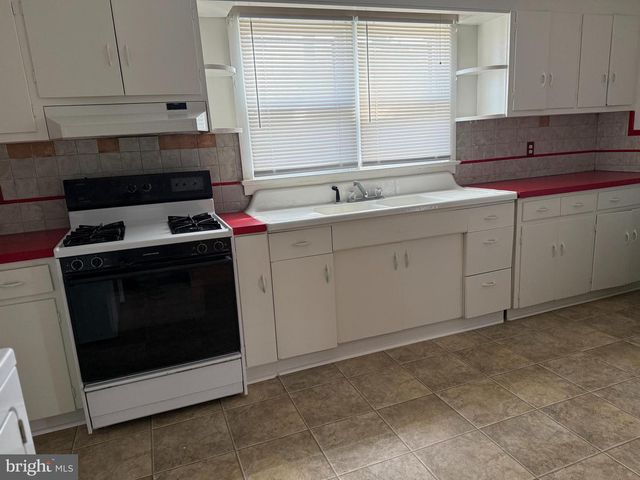 310 N DUPONT RD, Wilmington, DE 19804
