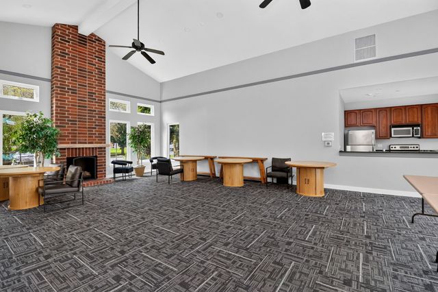 206 Glengarry Drive 208, Bloomingdale, IL 60108