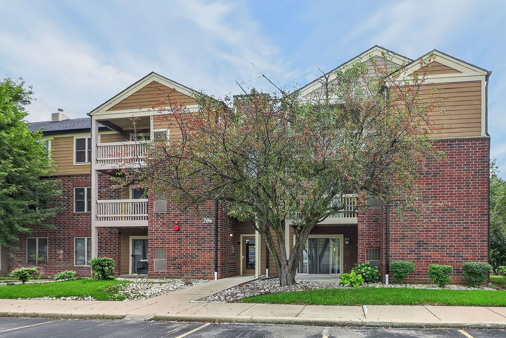 206 Glengarry Drive 208, Bloomingdale, IL 60108